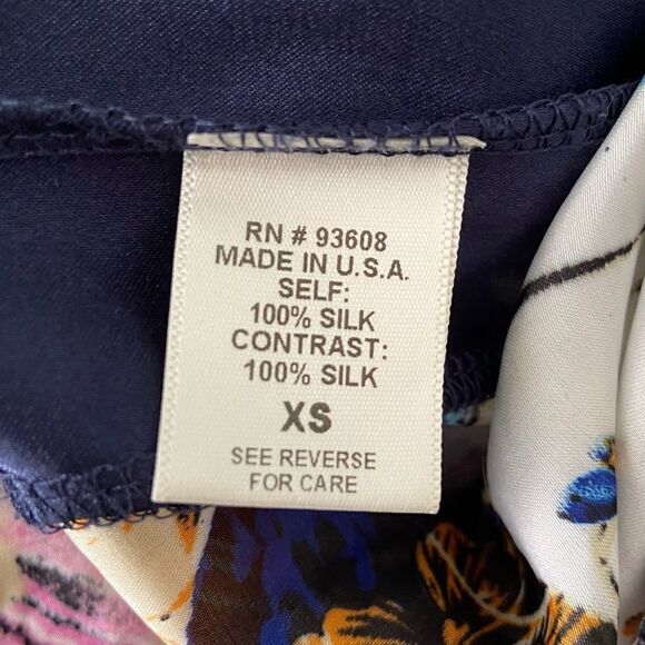 Mally M 100% Silk Floral Short Sleeve Blouse Made in USA in Size XS - Picture 9 of 10